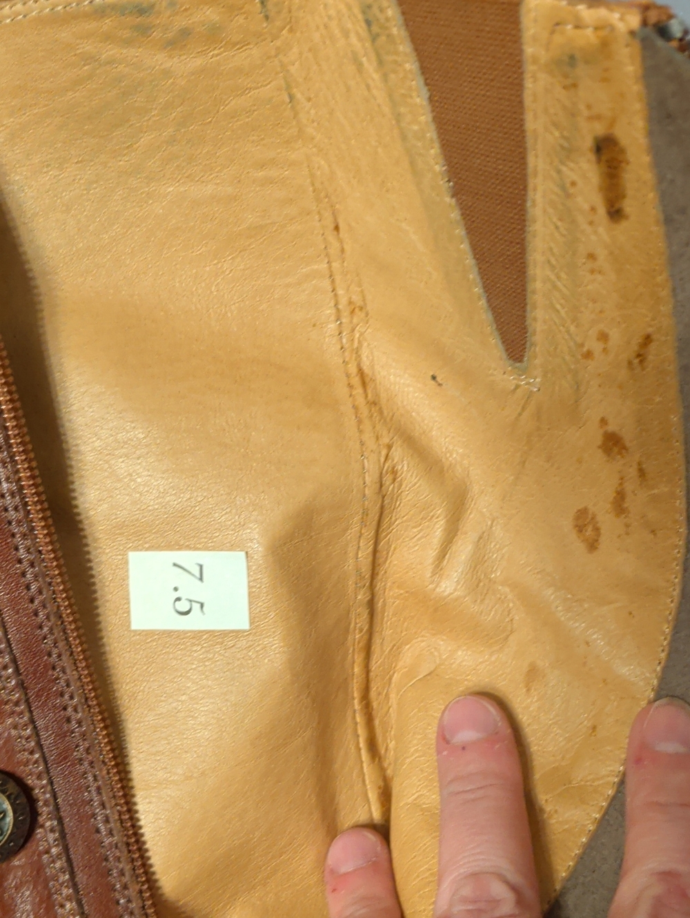Leather boots - Picture 10 of 11